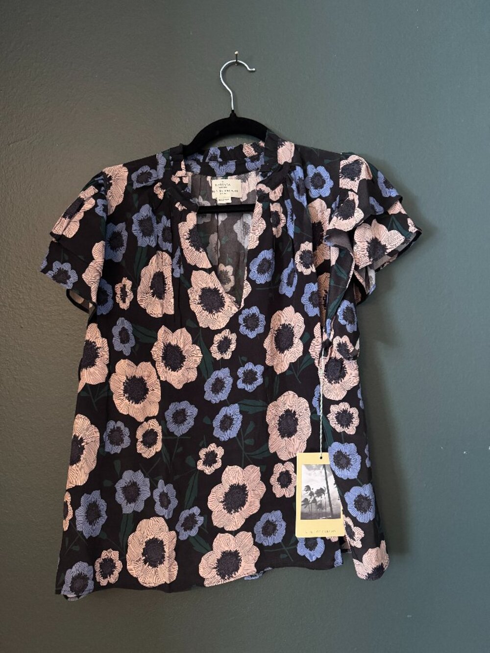 NWT Trovata Birds of Paradis Floral V-Neck Blouse